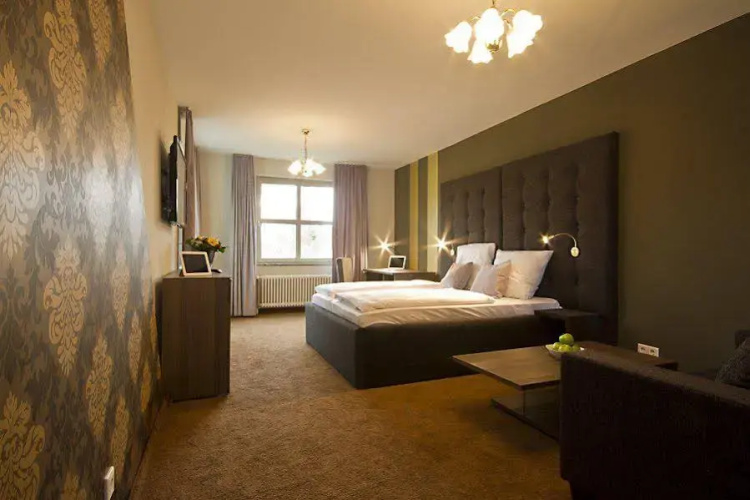 In Hotel Berlin