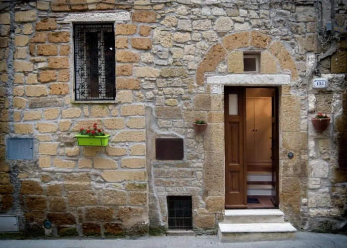 2 Bedrooms Single Apartment
