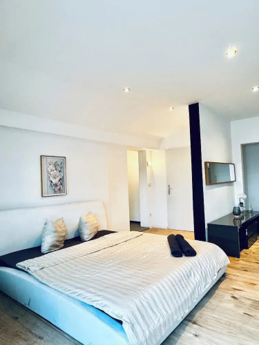 2BR Apt With Balcony Blumengärten
