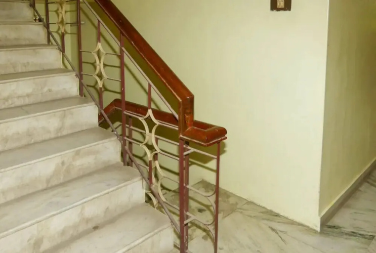 Goroomgo Goverdhan Palace Mathura