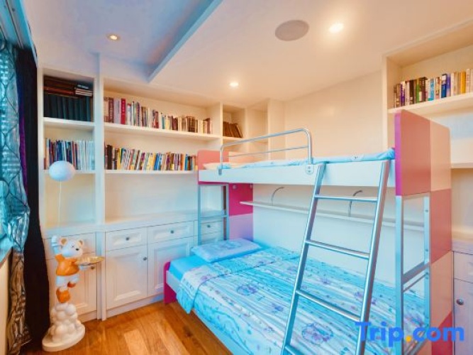 Deluxe Family room