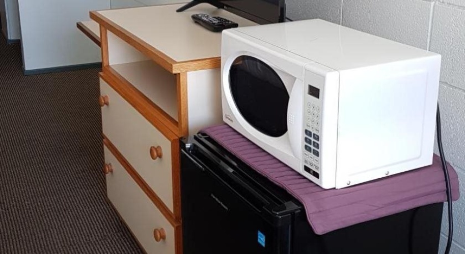 Airport Inn photo 31