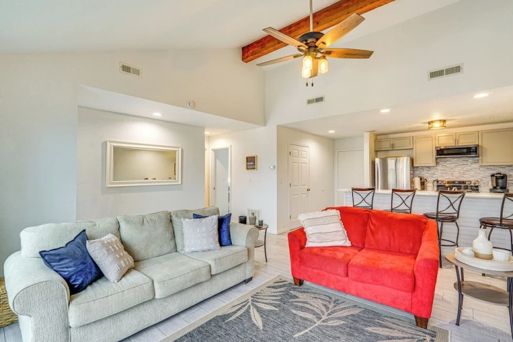 2 Bedrooms Apartment
