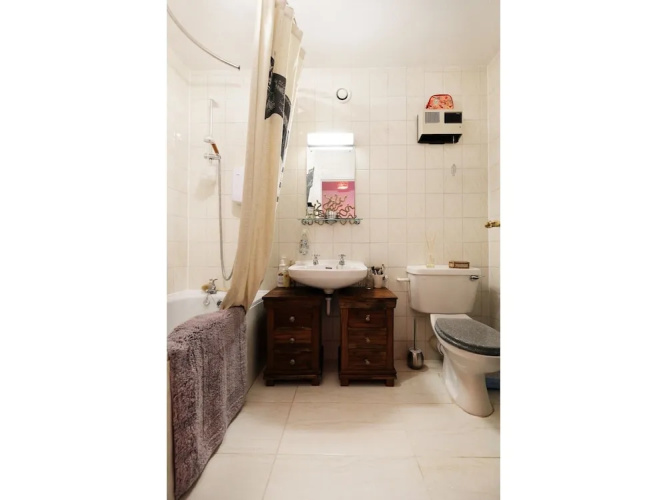 2-br Flat For 4 in Gated Complex With Pool