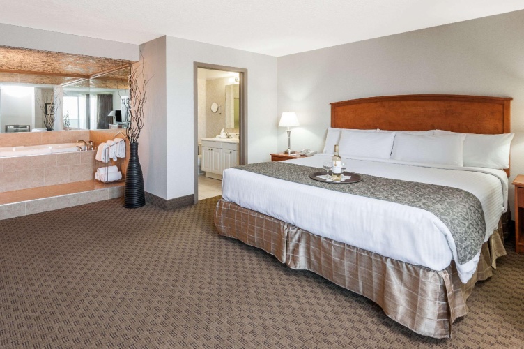 1 Bedroom Double Jacuzzi Suite