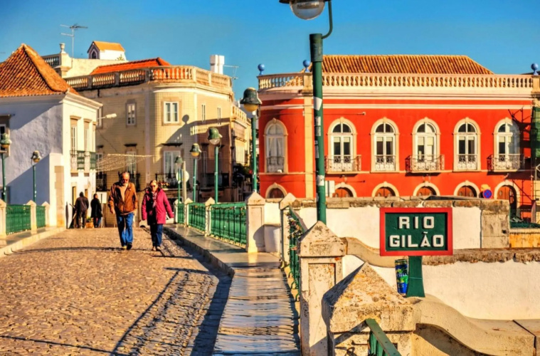 Stylish Apartment in Tavira Centre with Shared Pool