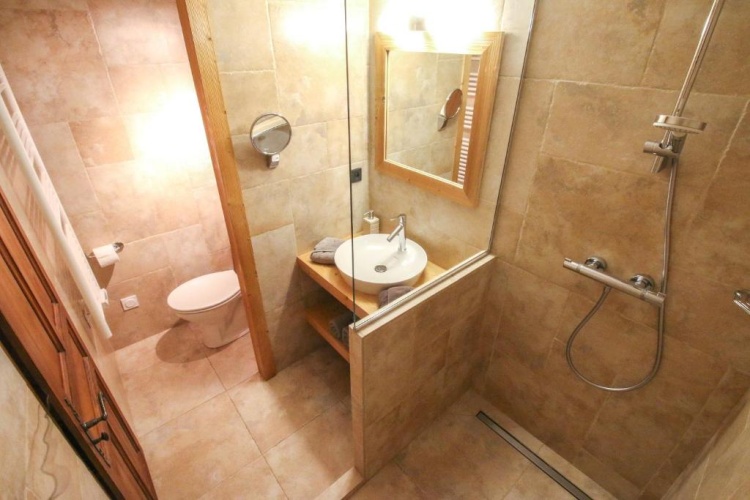 3 Bedrooms Apartment