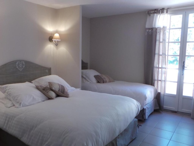 Standard Triple room