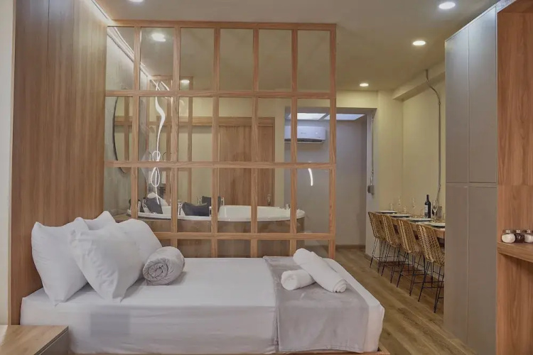 One Apartments Lleras