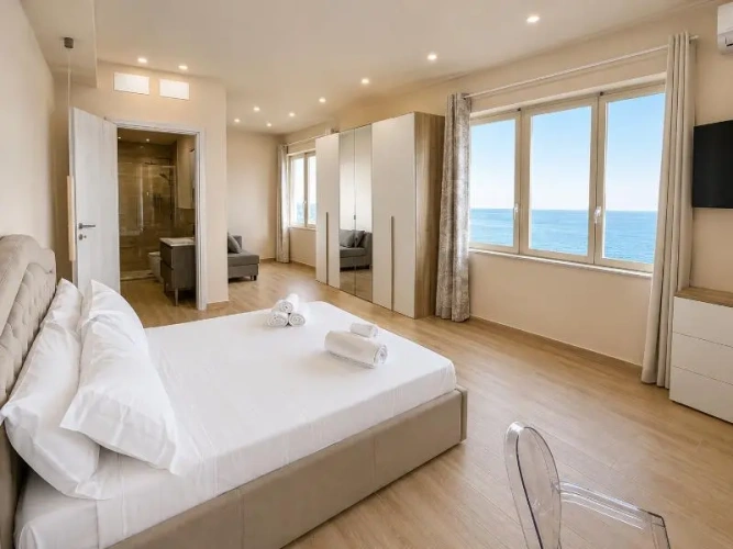 Deluxe Quadruple room with sea view