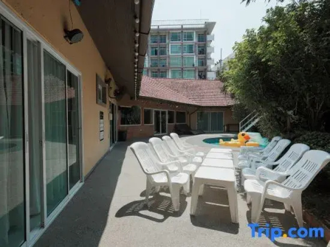Phuniphat Pool Villa