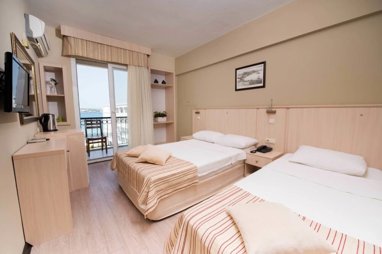 Standard Triple room with balcony