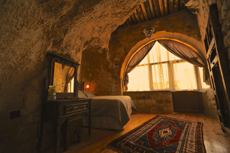 Anitya Cave House
