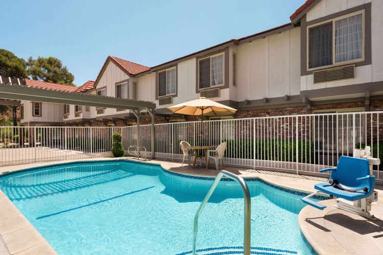 Super 8 by Wyndham Santa Clarita/Valencia photo 15