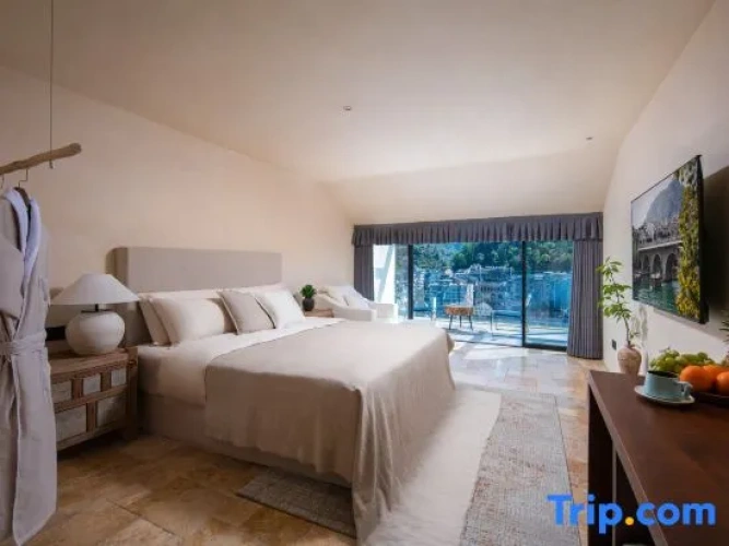 Standard Double room with balcony and with city view