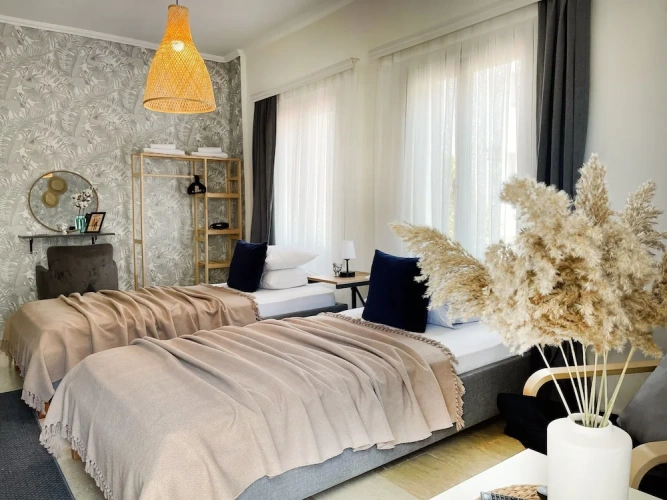Standard Twin room with balcony and with partial sea view