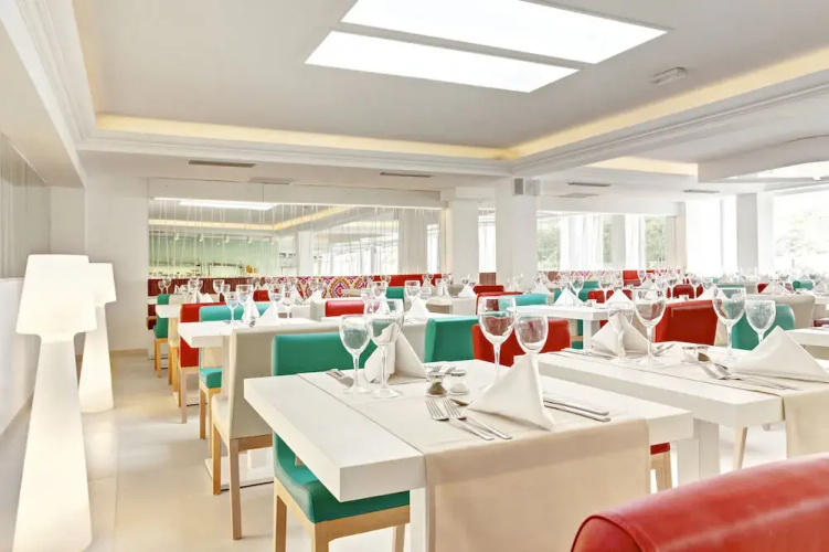 Grupotel Oasis