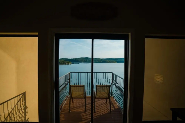 1 Bedroom Lake View Villa - Unit 402