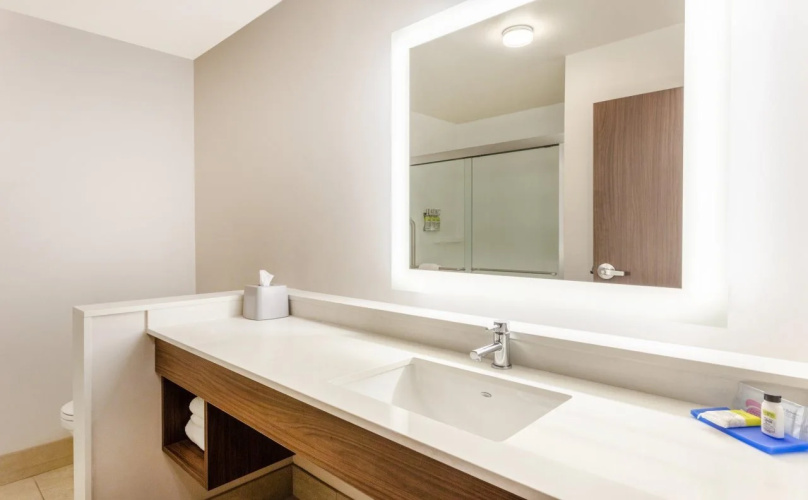 Holiday Inn Express & Suites Springfield North by IHG