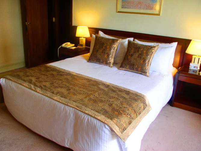 Ledger Plaza Hotel