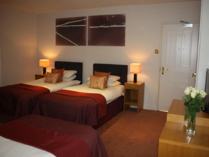 Standard Triple room