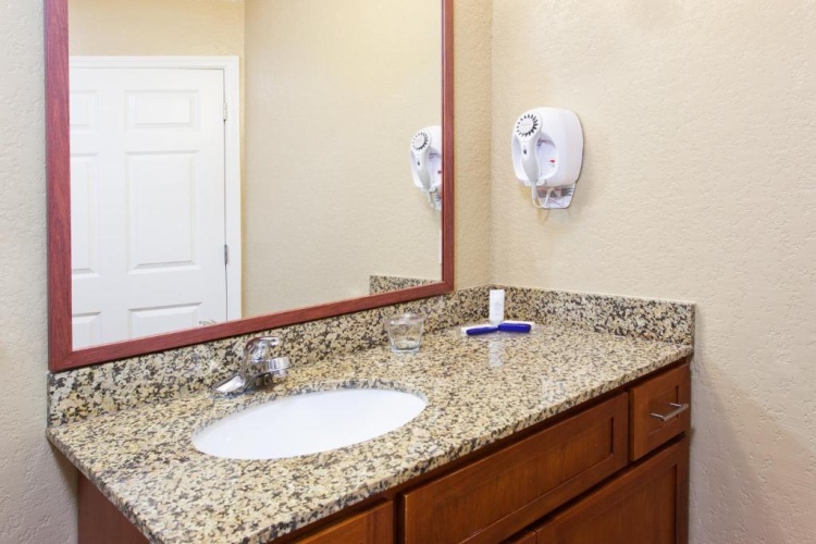1 Bedroom Suite