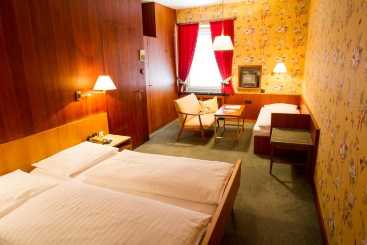 Standard Triple room