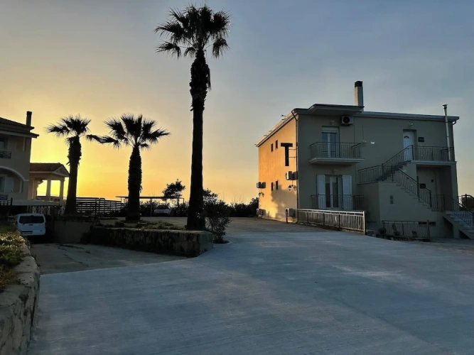 Altamira II · 10 Guests · Veranda & Sea Views