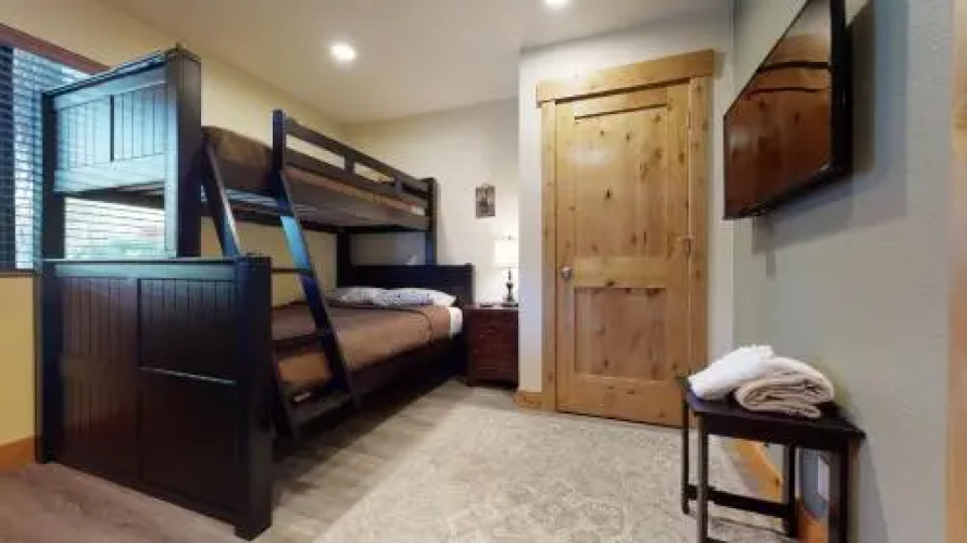 Mammoth Sierra Townhomes #11