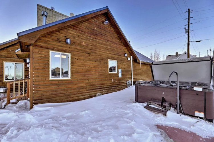 Centennial Cabin w/ Hot Tub, Sauna & Pool Table!