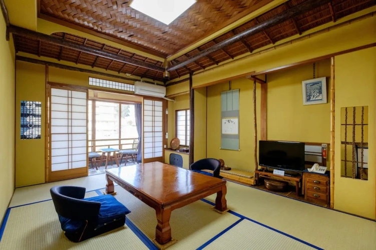 Standard Triple room