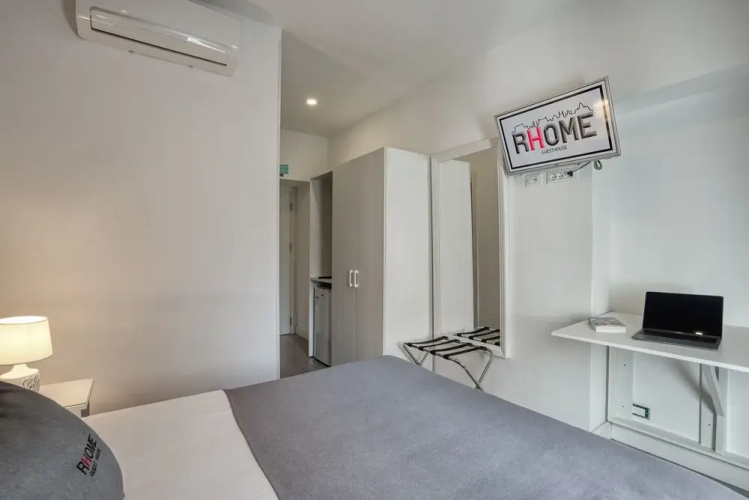 Rhome GuestHouse