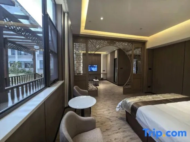 1 Bedroom Business Suite