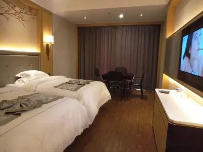 Ford Land Hotel