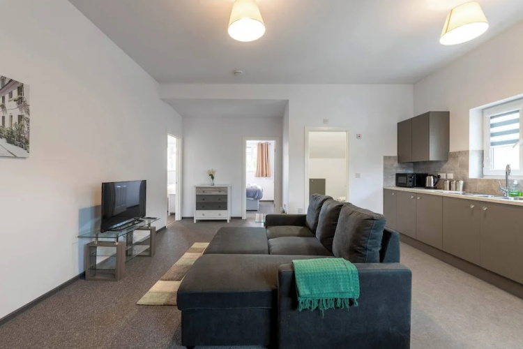 The Elderns Spacious 2BR Netflix Parkingshops