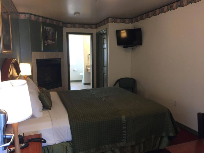 Holland Inn & Suites