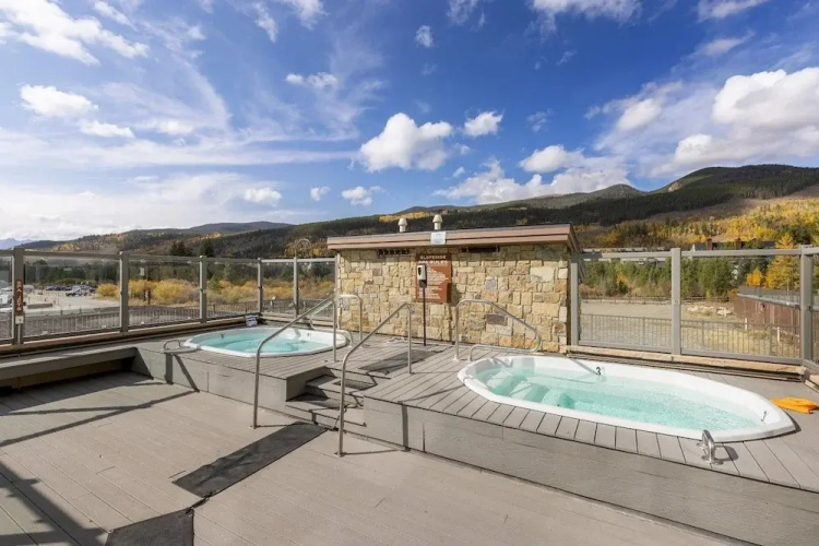 2797 Slopeside Condo