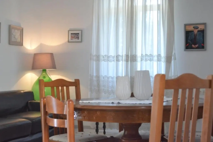 2 Bedrooms Cottage