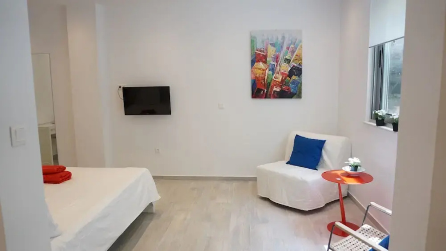 Comfy-Bright Studio Hilton Hotel Area