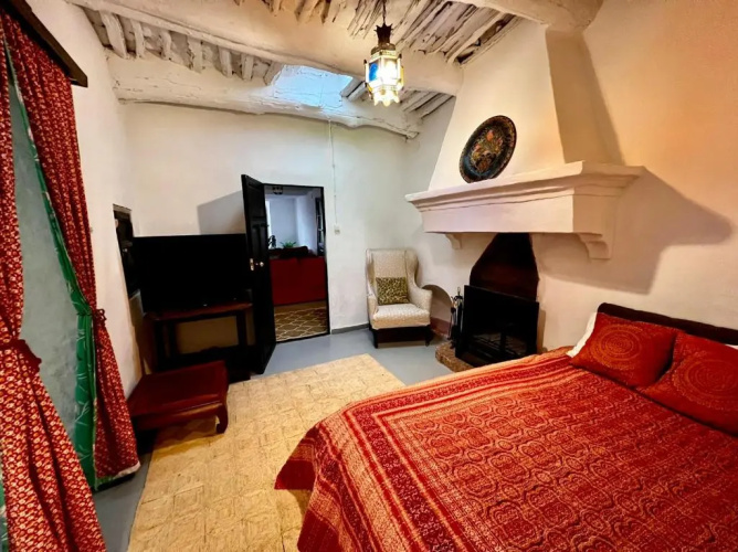 Spectacular view, authentic house, exquisite area.