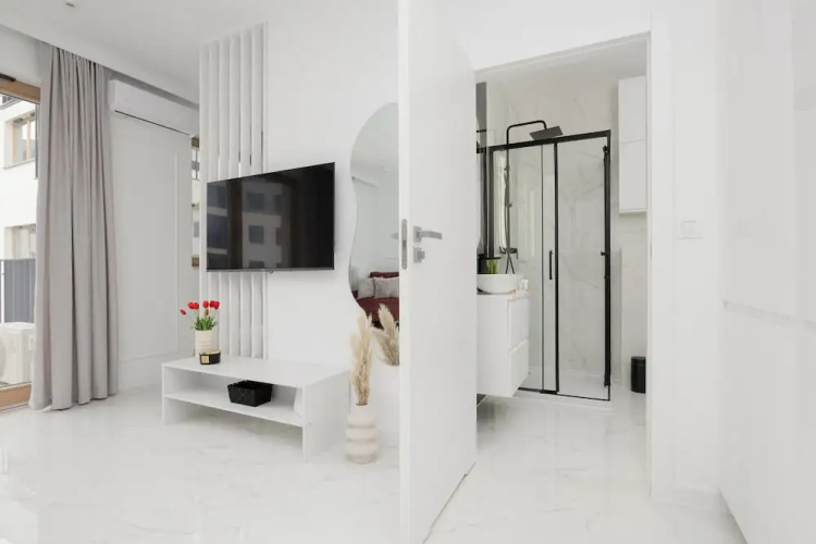 Air-conditioned Studio by Renters