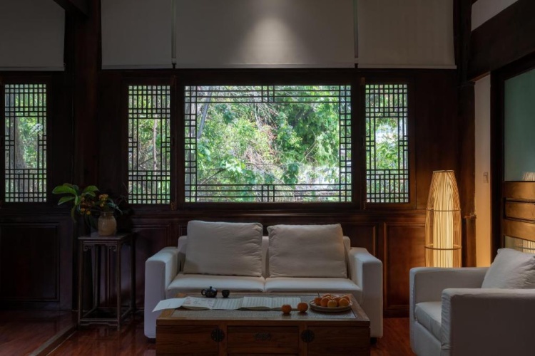 Deluxe Family Suite with river view
