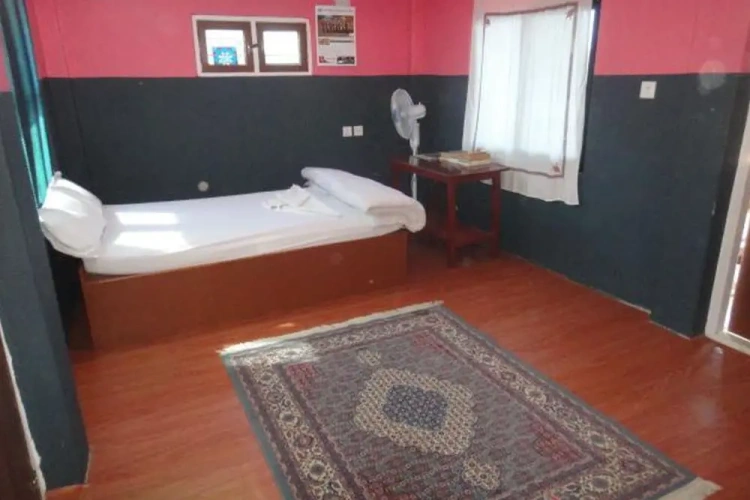 Economy room