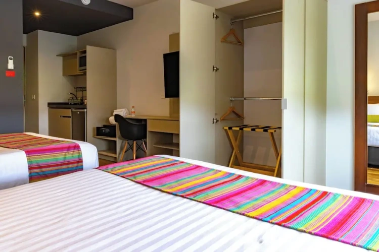 Quadruple Family Suite
