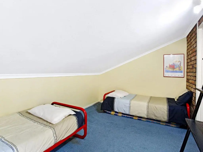 2/ 14 Kurrawa Close
