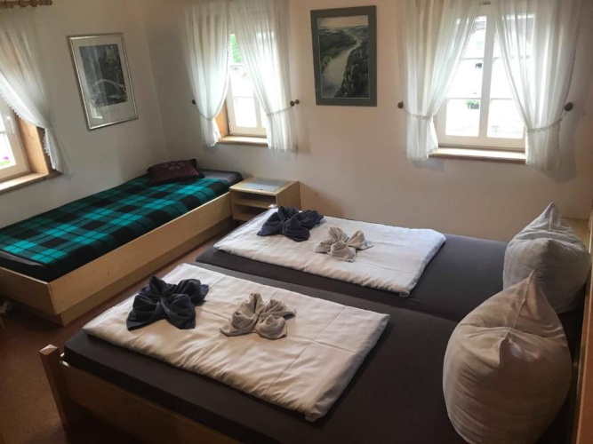 Standard Triple room