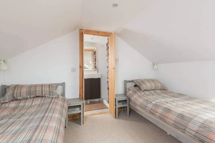4guests-2br-privategarden-freeparking