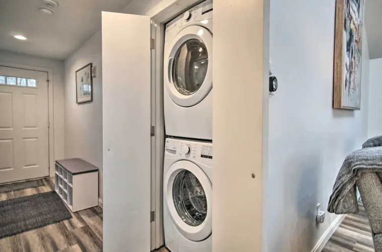 5 Mi to Mashpee Commons: Coastal Mashpee Condo