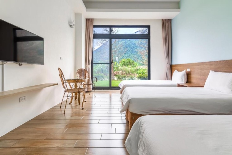 Standard Triple room