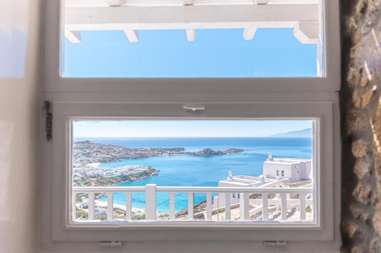 2 Bedrooms Villa